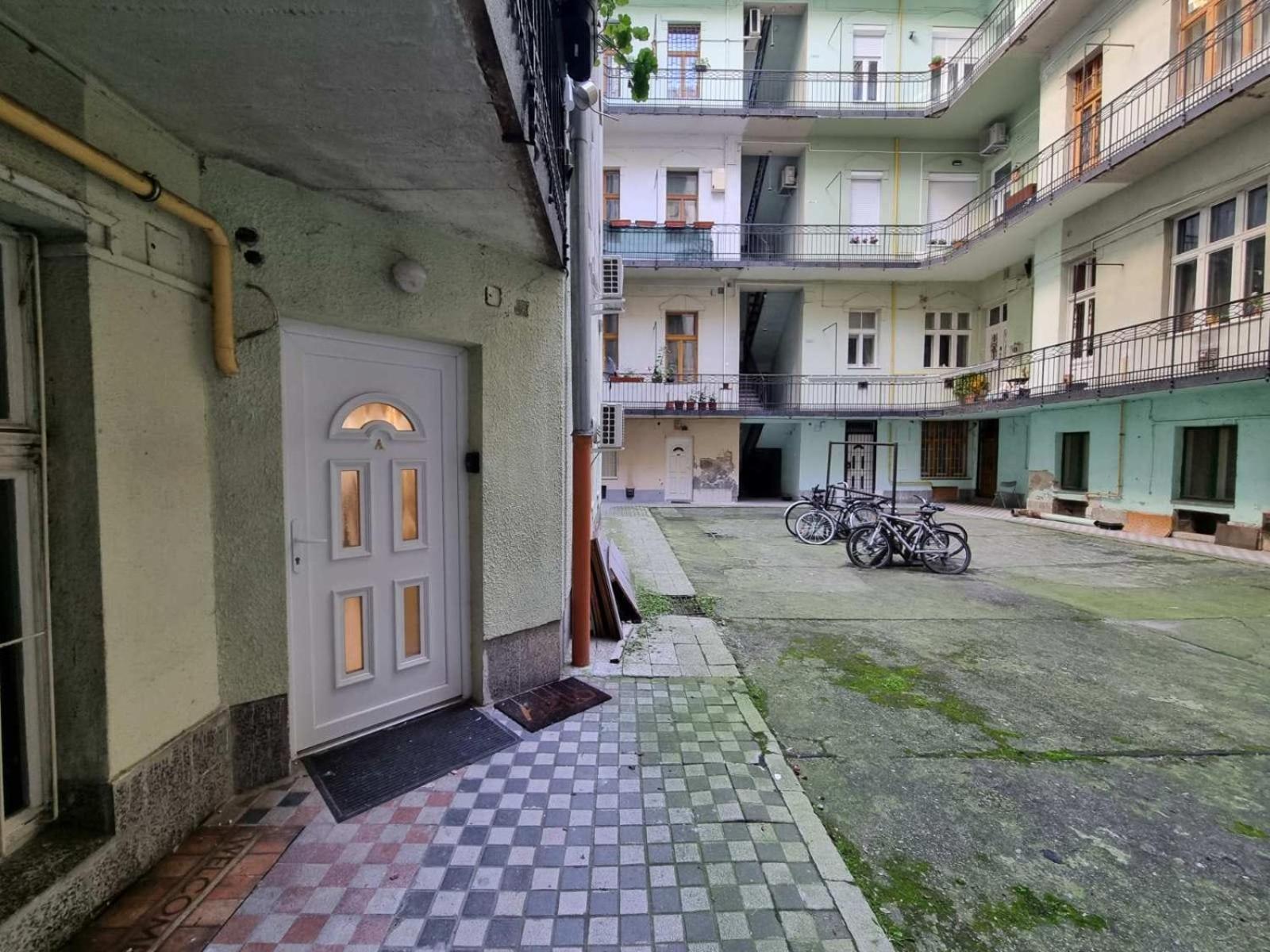 Cozy Family Apartment In Budapeste Exterior foto